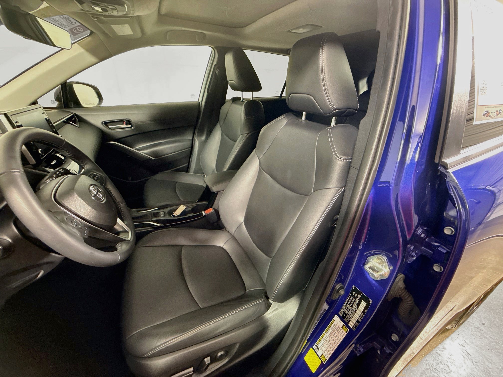 Used 2022 Toyota Corolla Cross XLE w/ Convenience Package FWD image 18