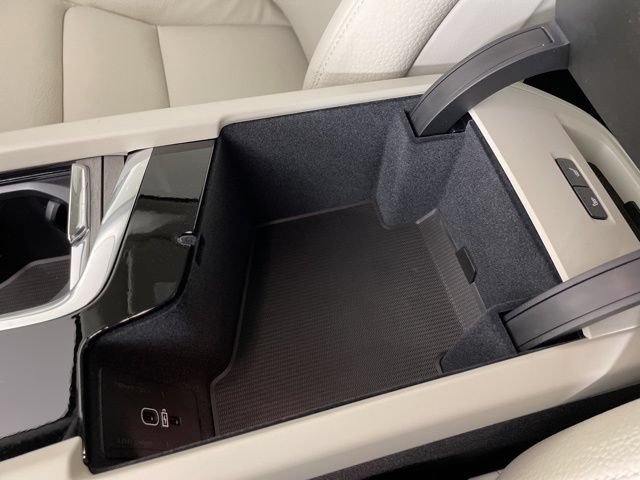 Certified 2025 Volvo XC60 T8 Plus w/ Protection Package Premier AWD/4WD image 36