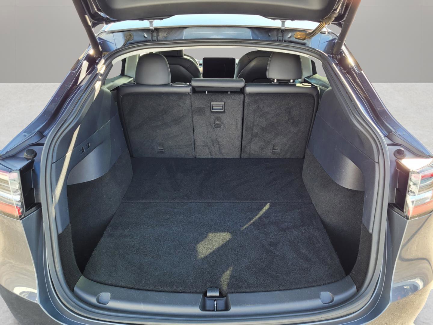 Used 2020 Tesla Model Y Long Range image 22