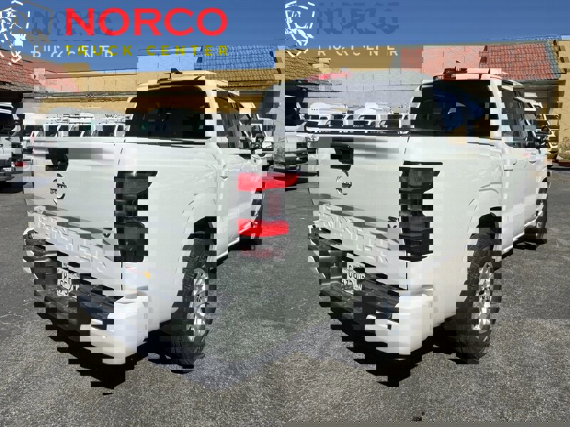 Used 2024 Nissan Frontier SV image 8