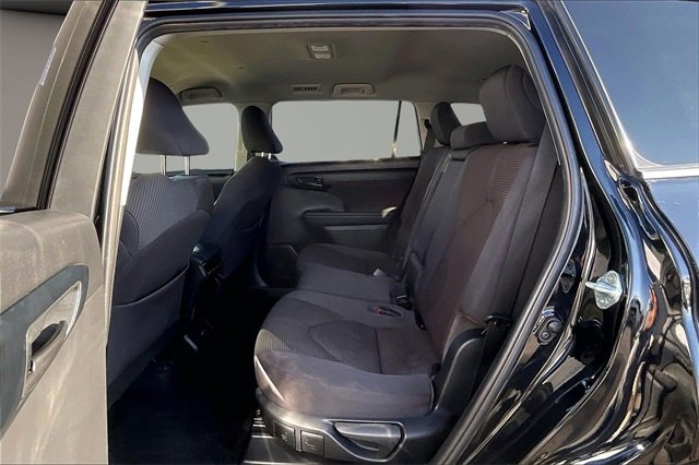 Used 2023 Toyota Highlander LE image 23