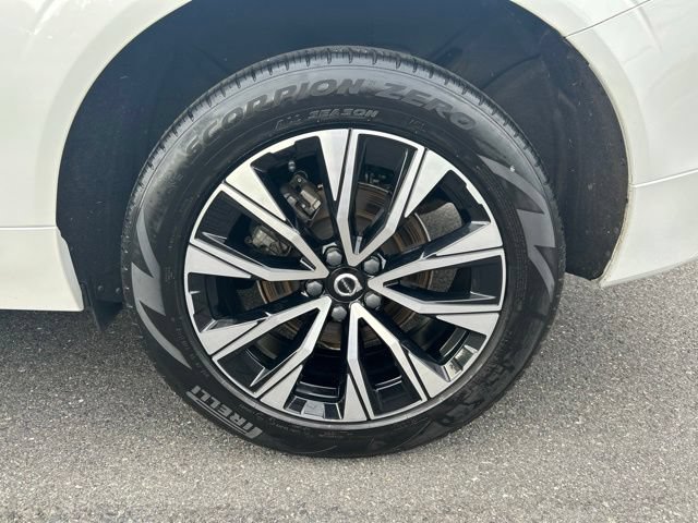 Certified 2023 Volvo XC60 B5 Core AWD/4WD image 9