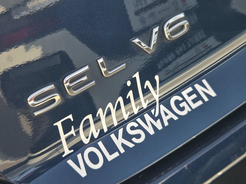 Used 2023 Volkswagen Atlas Cross Sport SEL R-Line AWD/4WD image 9