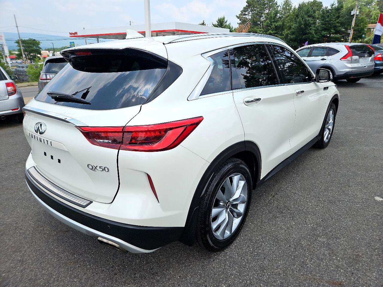 Used 2021 INFINITI QX50 Essential w/ Convenience Package image 3