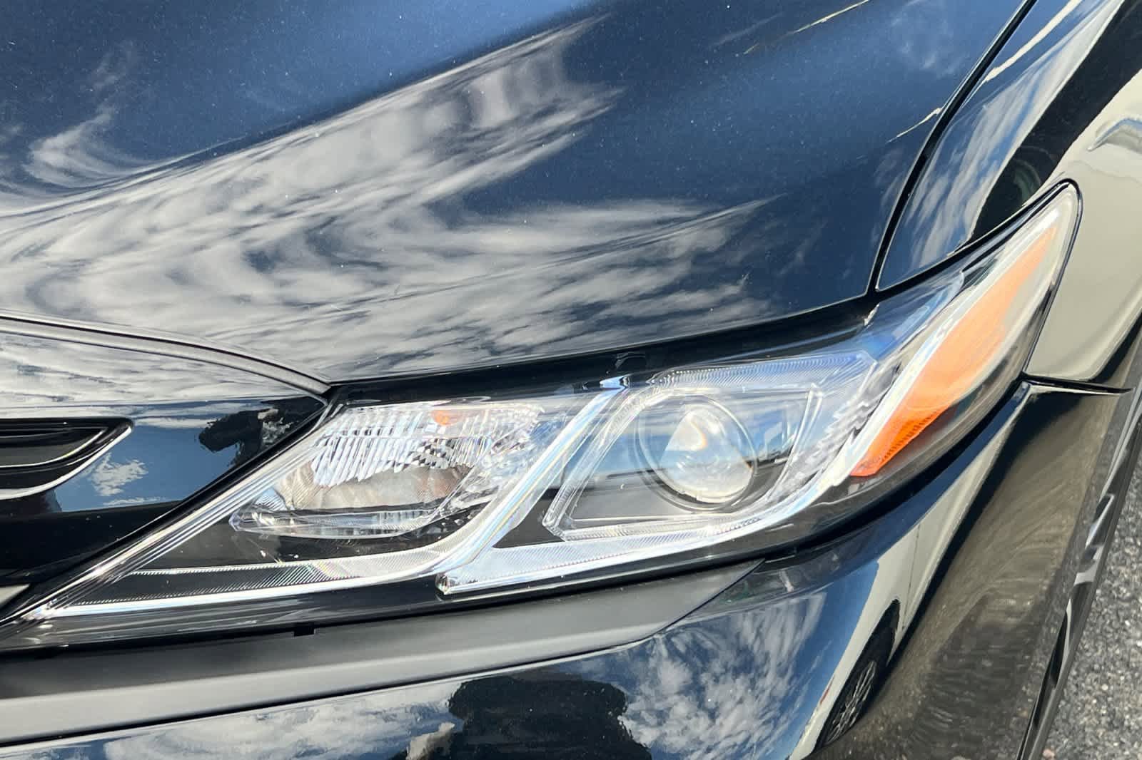 Used 2018 Toyota Camry SE FWD image 11