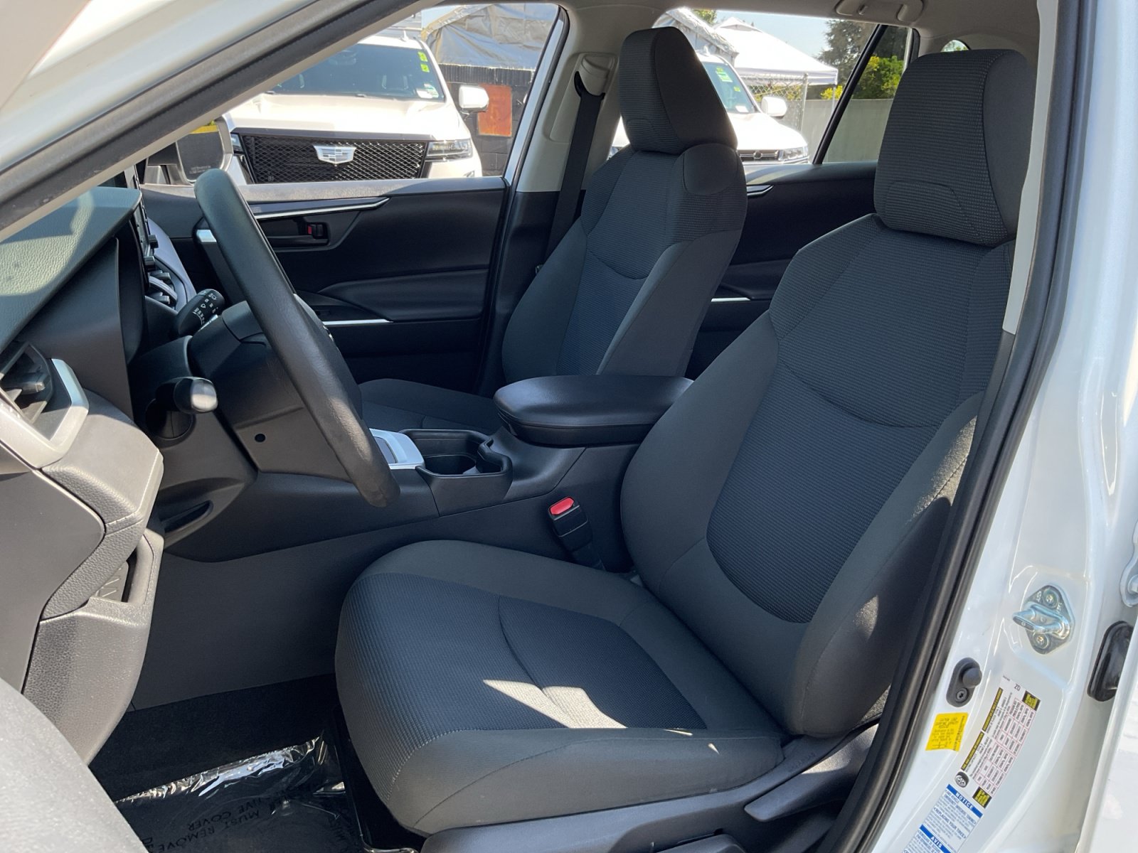 Used 2021 Toyota RAV4 LE AWD/4WD image 18