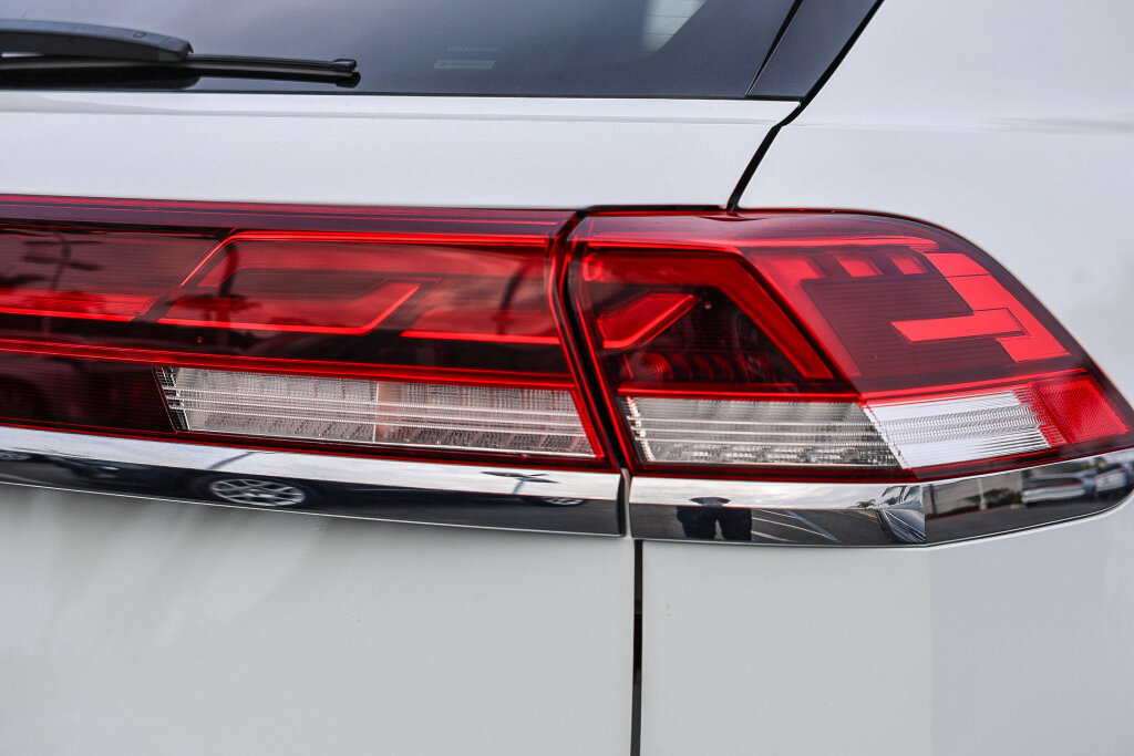 Used 2024 Volkswagen Atlas Cross Sport SE FWD image 23
