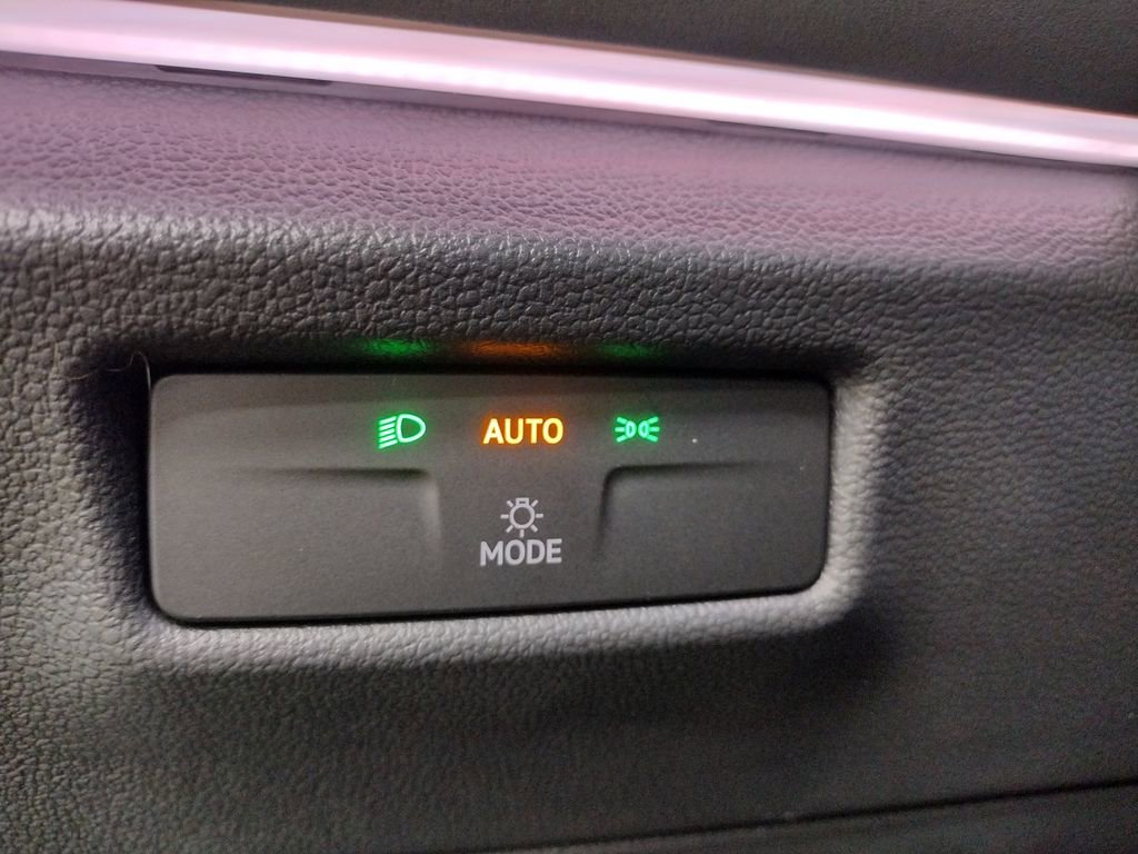 New 2025 Volkswagen Tiguan SE R-Line image 25