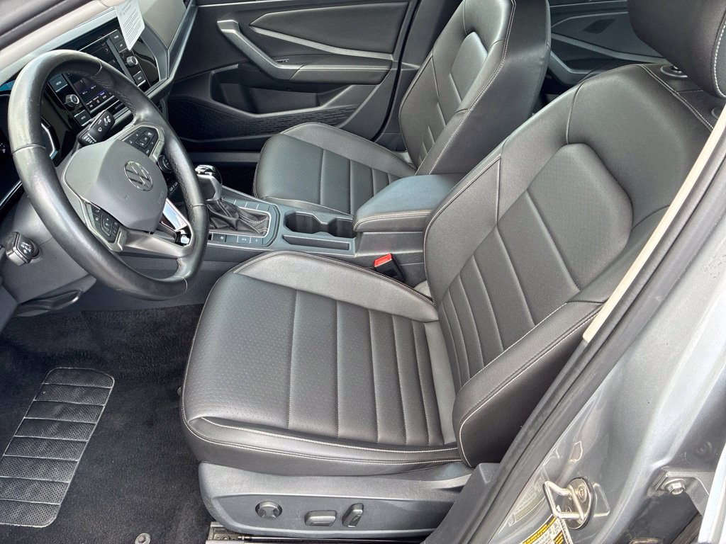 Used 2024 Volkswagen Jetta SE FWD image 15