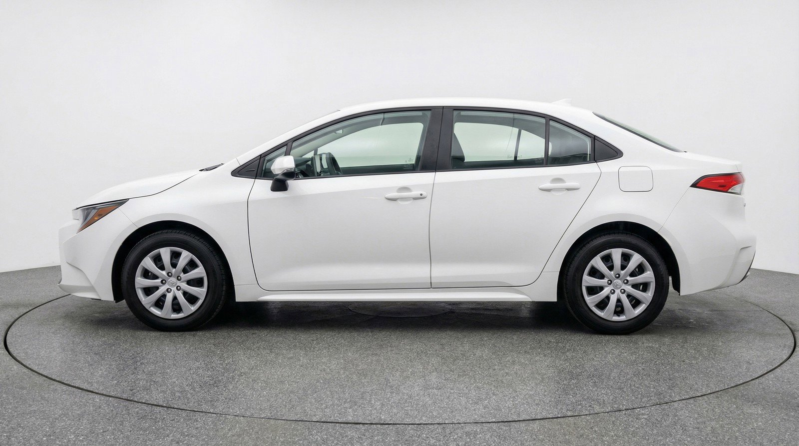 Used 2025 Toyota Corolla LE FWD image 5