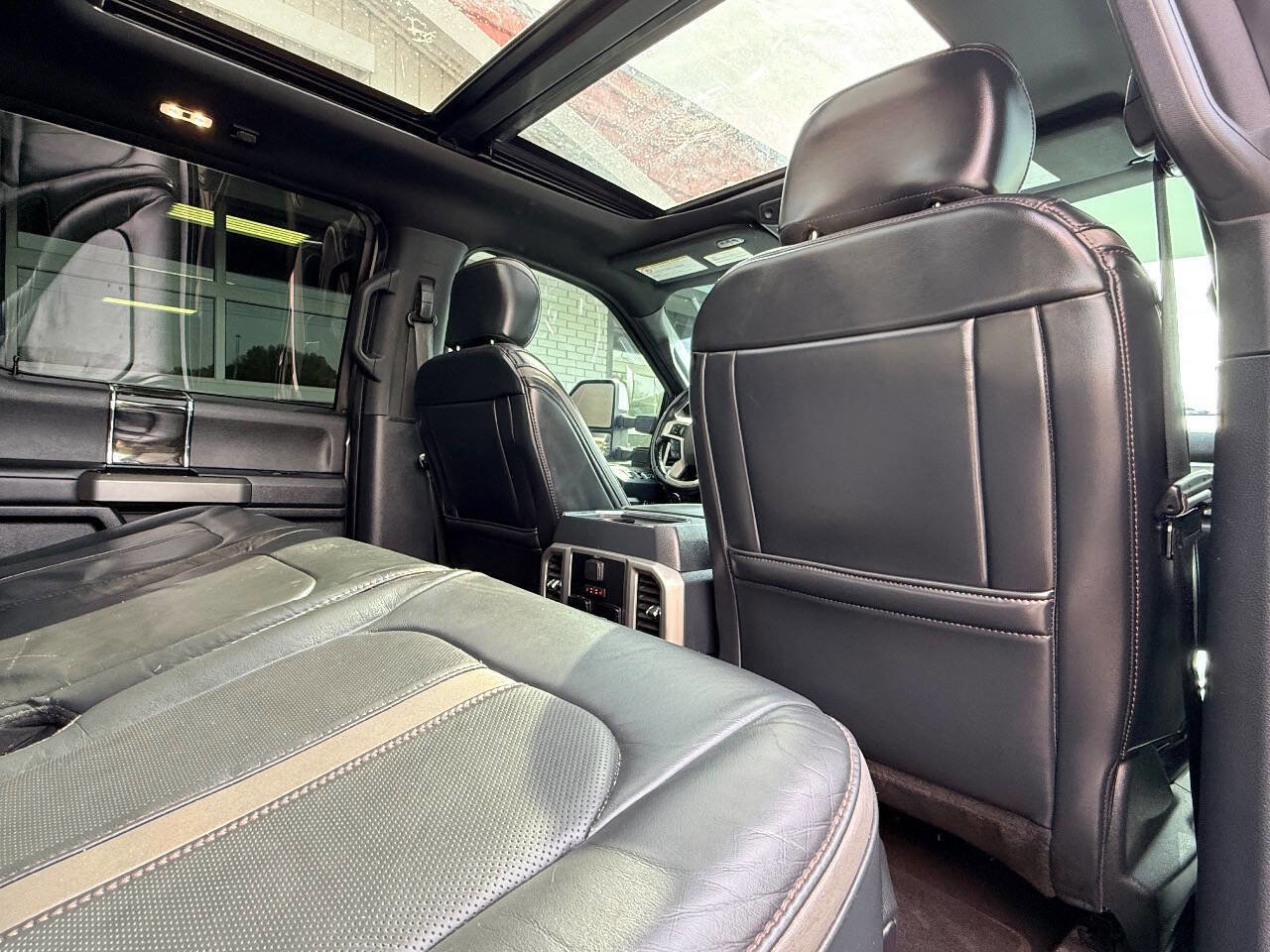 Used 2022 Ford F450 Platinum w/ FX4 Off-Road Package image 54