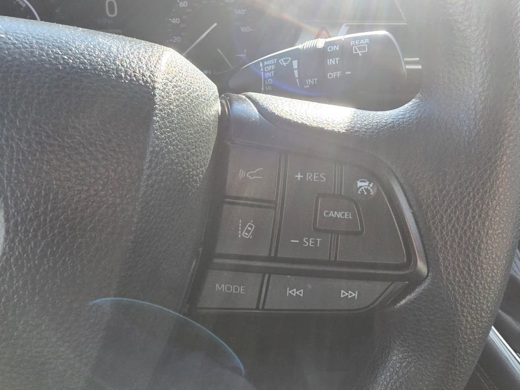 Used 2025 Toyota Sienna LE image 22