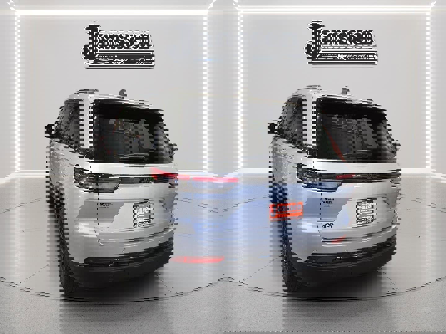 Used 2024 Jeep Grand Cherokee Altitude image 4