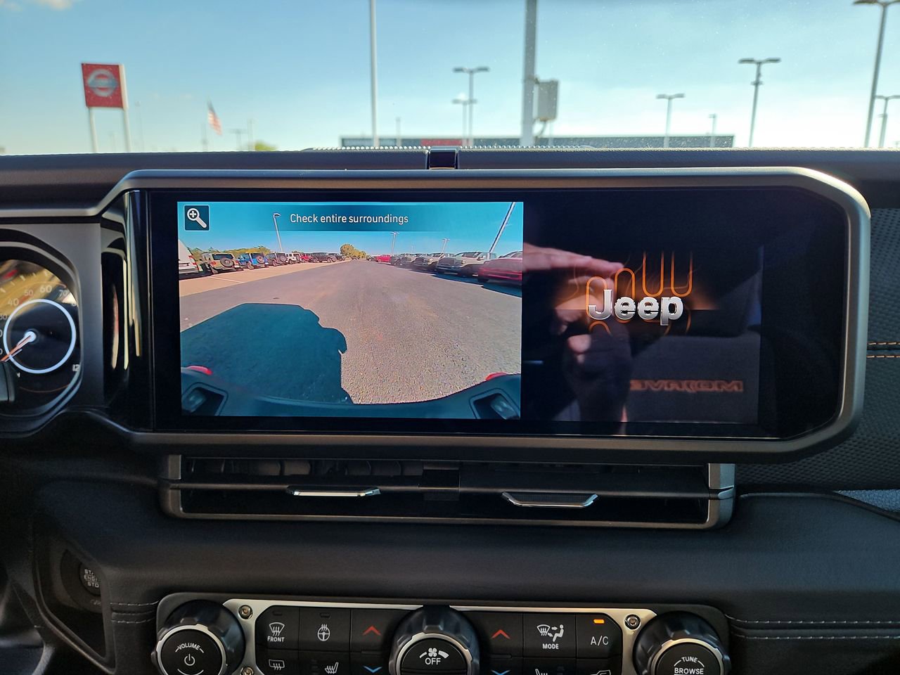 New 2025 Jeep Gladiator Mojave w/ Safety Group image 24