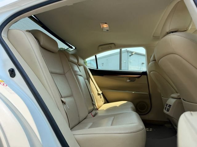 Used 2013 Lexus ES 300h w/ Luxury Pkg FWD image 13