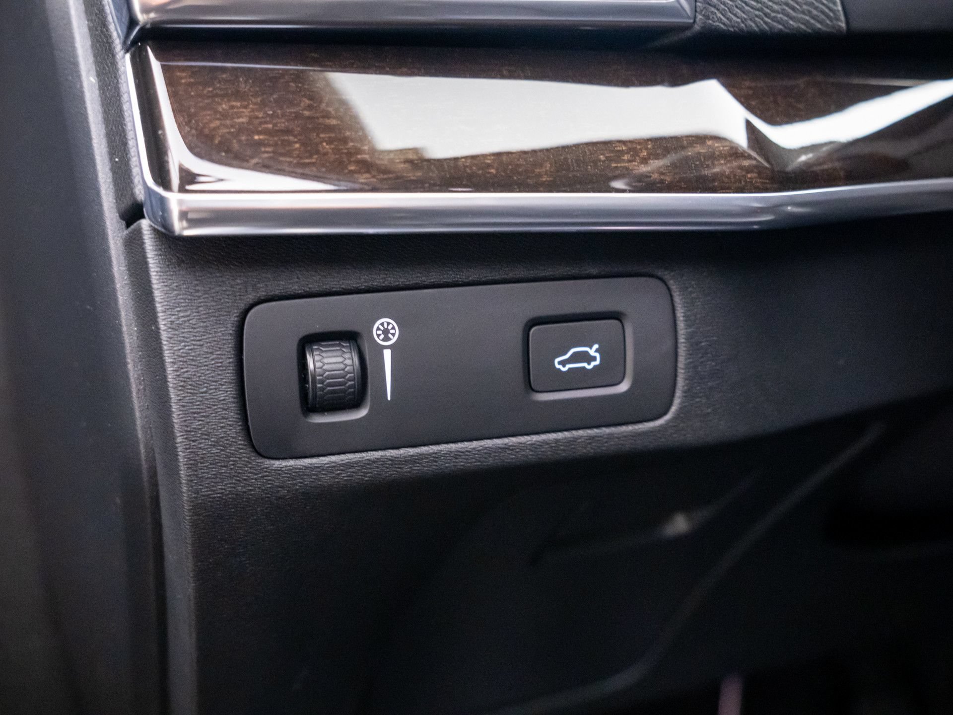 Used 2019 Volvo XC90 T5 Momentum w/ Multimedia Package AWD/4WD image 20