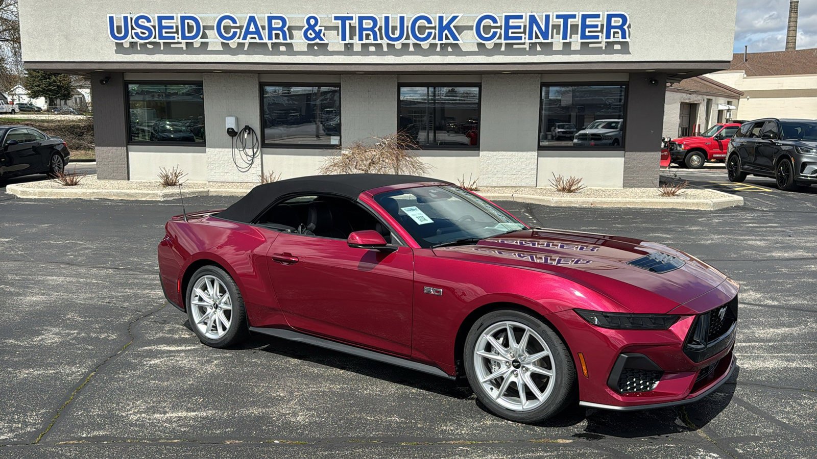 Used 2025 Ford Mustang GT Premium RWD image 2