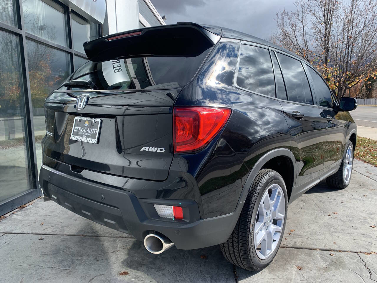 Used 2025 Honda Passport EX-L image 5