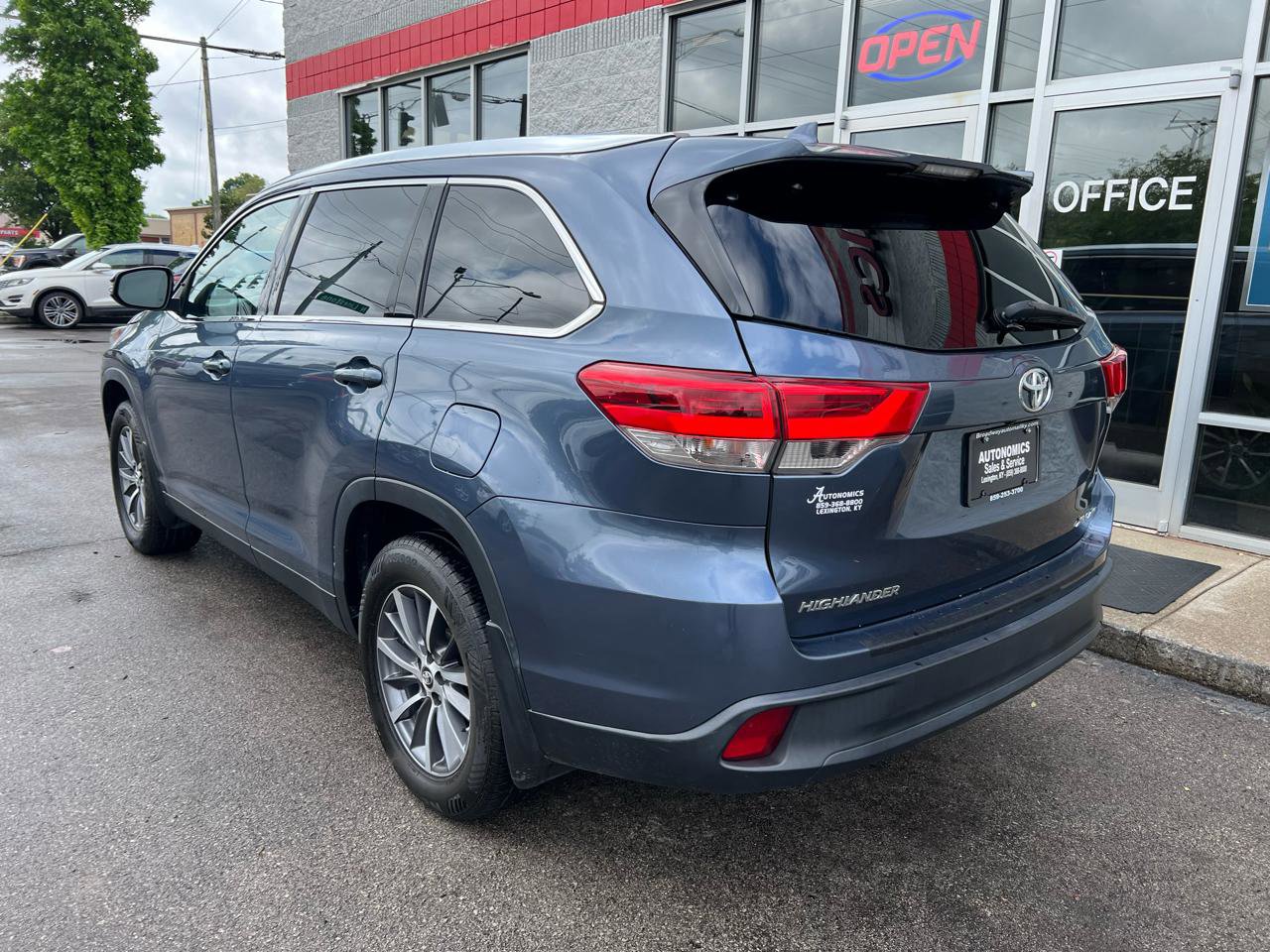 Used 2019 Toyota Highlander XLE AWD/4WD image 5