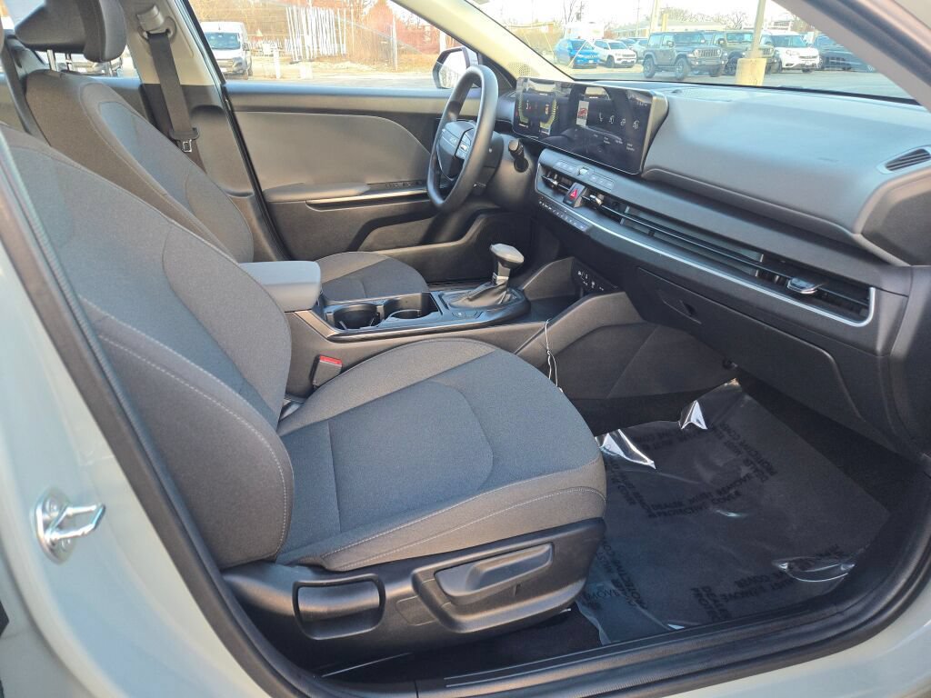 Used 2025 Kia K4 FWD image 8