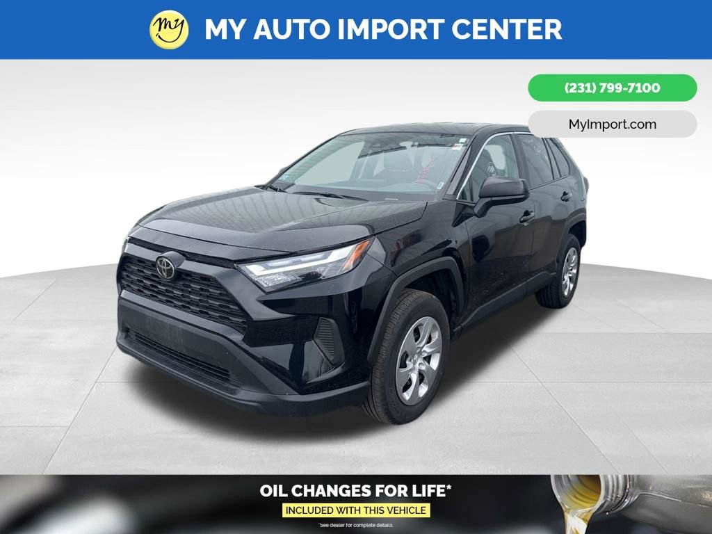 Used 2025 Toyota RAV4 LE video 3
