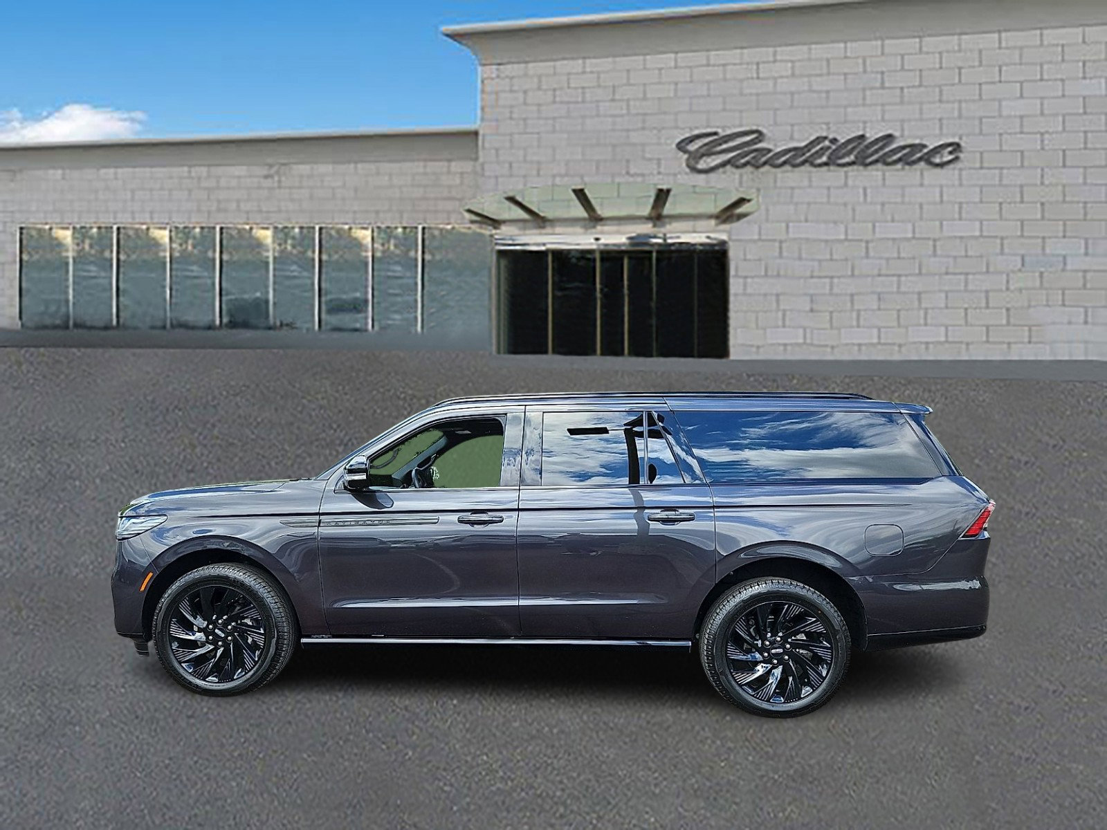 Used 2025 Lincoln Navigator L Reserve w/ Jet Appearance Package AWD/4WD image 7