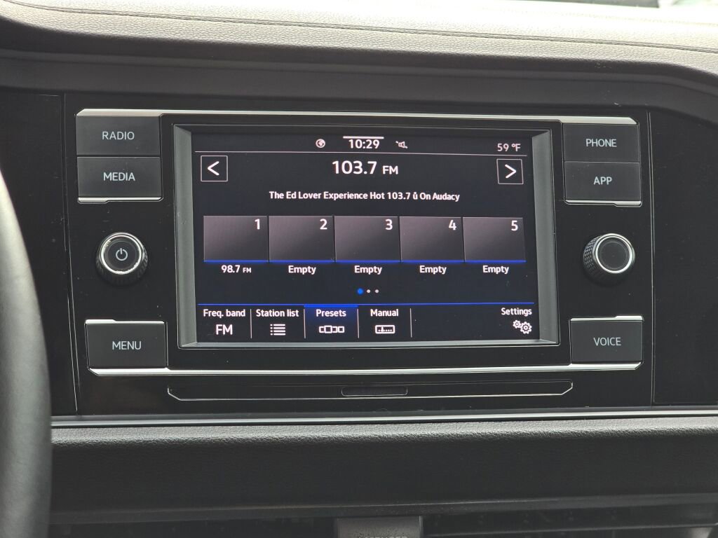 Used 2024 Volkswagen Jetta SE image 31