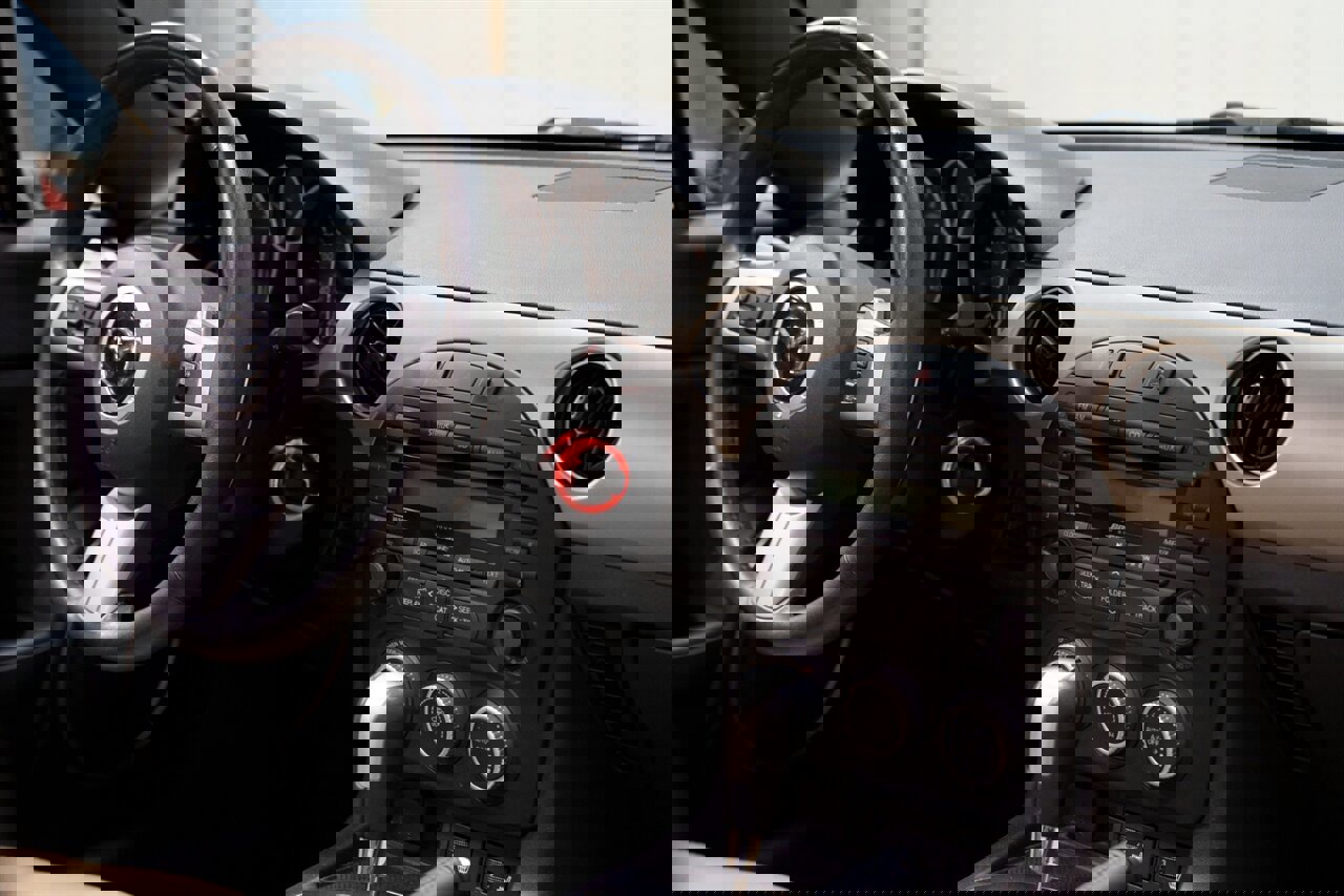 Used 2009 MAZDA MX-5 Miata Grand Touring w/ Premium Pkg image 25