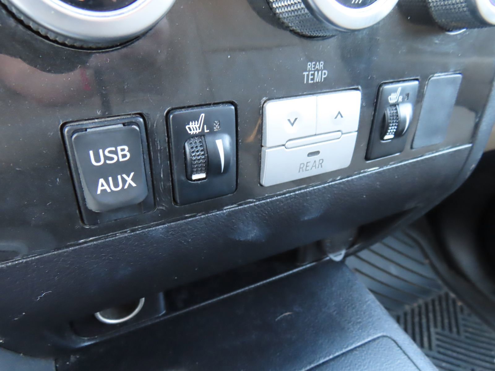 Used 2015 Toyota Sequoia Limited image 31