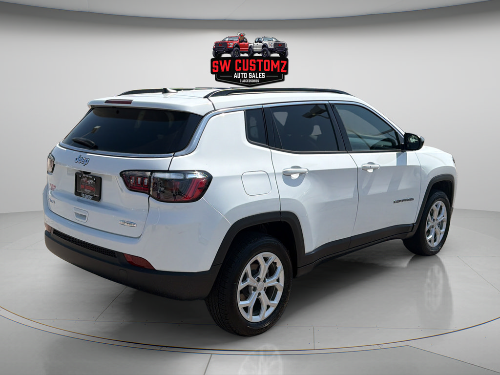 Used 2024 Jeep Compass Latitude AWD/4WD image 7