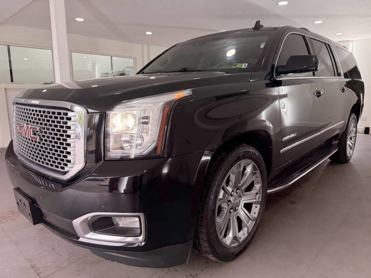 Used 2015 GMC Yukon XL Denali AWD/4WD image 1