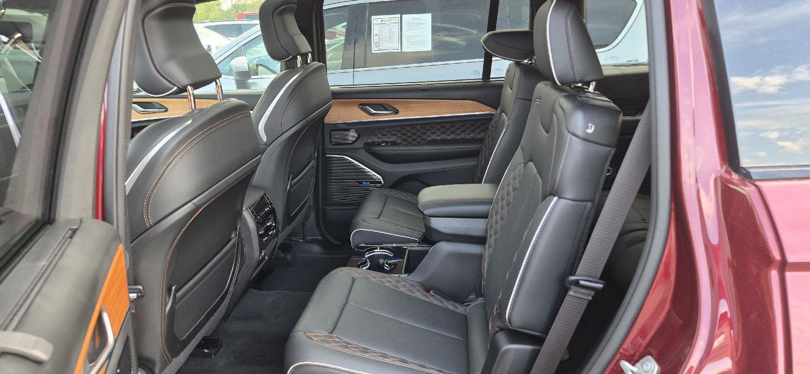 Used 2023 Jeep Grand Cherokee L Summit AWD/4WD image 7