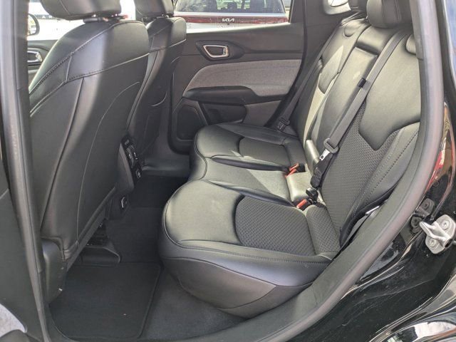 Used 2025 Jeep Compass Latitude image 24