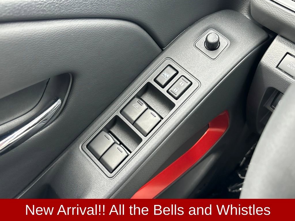 Used 2025 Nissan Frontier PRO-4X w/ Pro Premium Package image 12