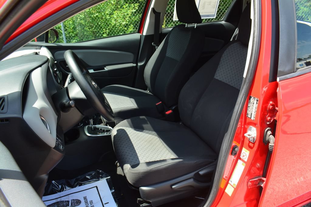 Used 2015 Toyota Yaris LE FWD image 9