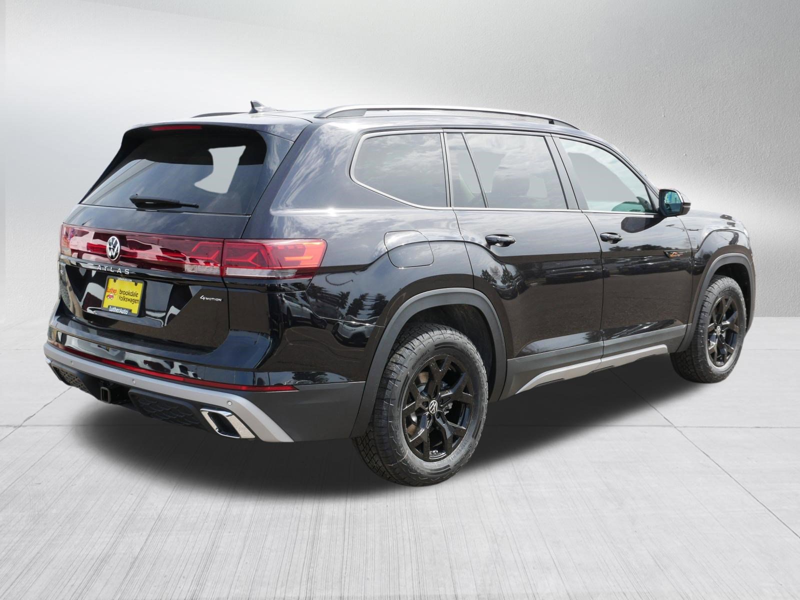 New 2026 Volkswagen Atlas Peak Edition image 3