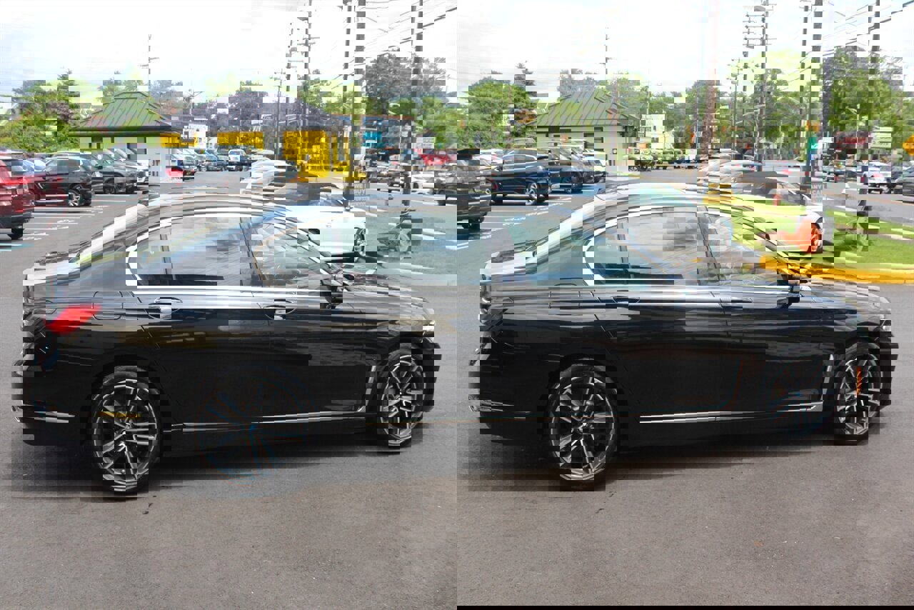 Used 2020 BMW 750i xDrive image 29