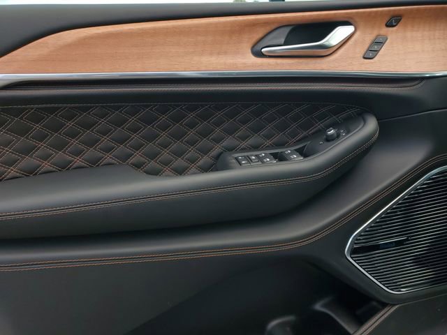 New 2026 Jeep Grand Cherokee Summit image 23