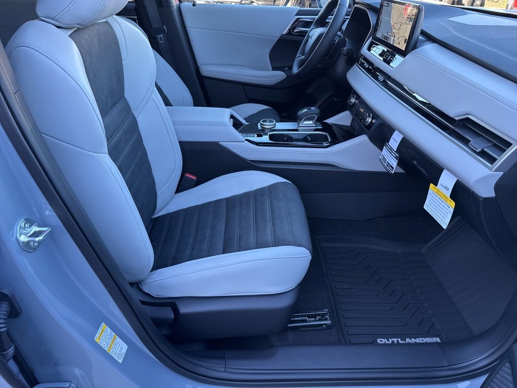 New 2025 Mitsubishi Outlander SE image 23