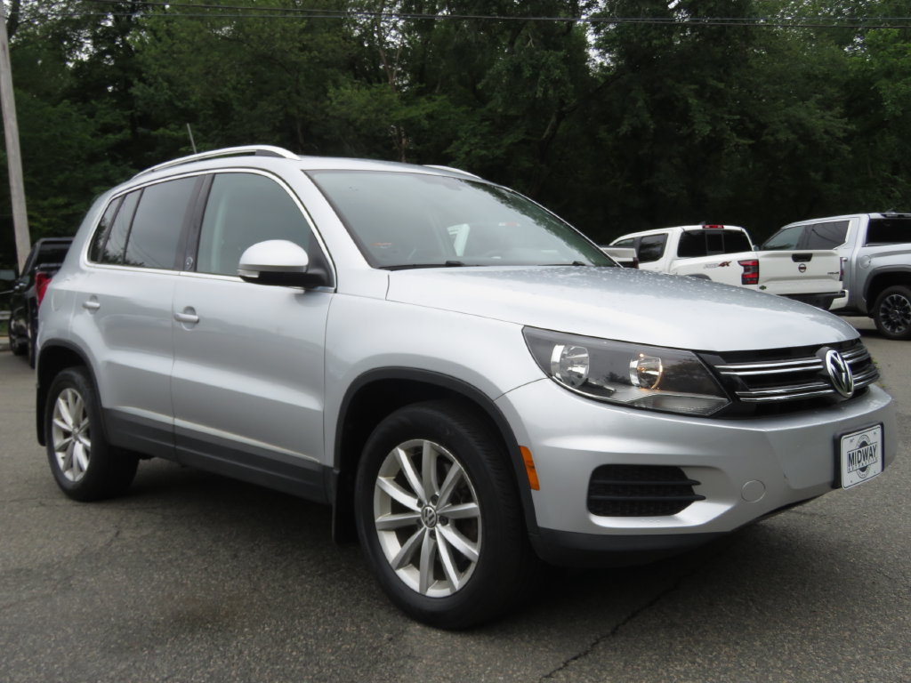Used 2017 Volkswagen Tiguan Wolfsburg Edition AWD/4WD image 3