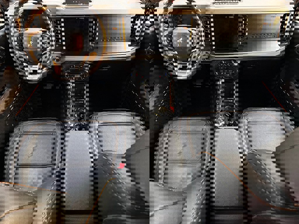 Used 2022 Ford Bronco Badlands image 8