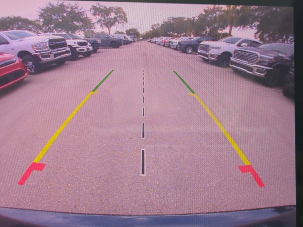 Used 2022 Chrysler Pacifica Limited FWD image 24