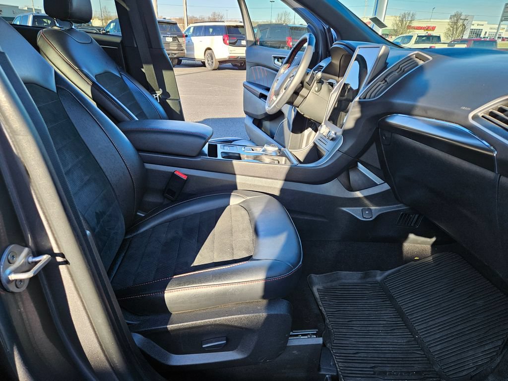 Used 2023 Ford Edge ST-Line w/ Class II Trailer Tow Package AWD/4WD image 28