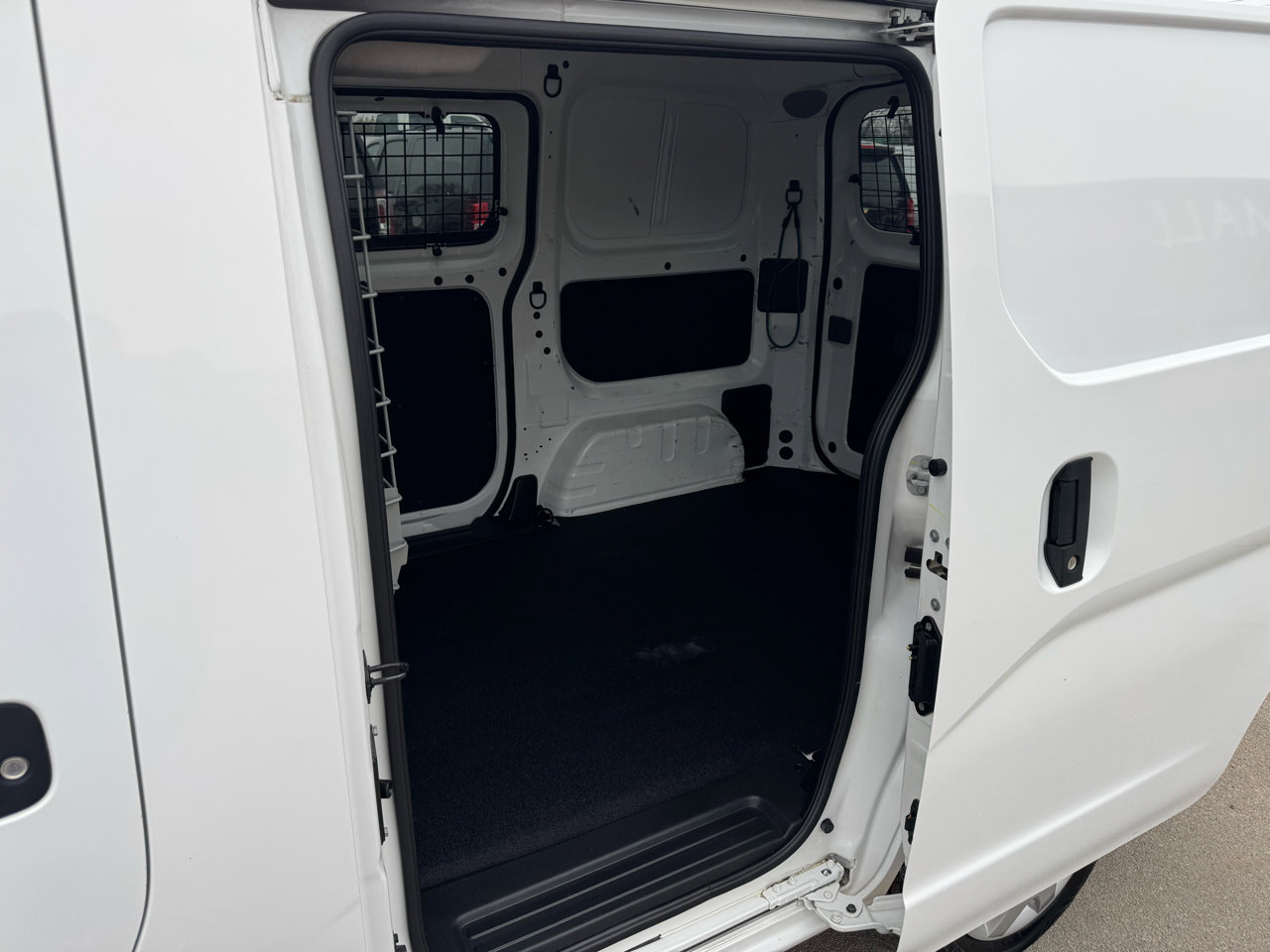 Used 2020 Nissan NV200 SV w/ Sliding Glass Door Package image 12