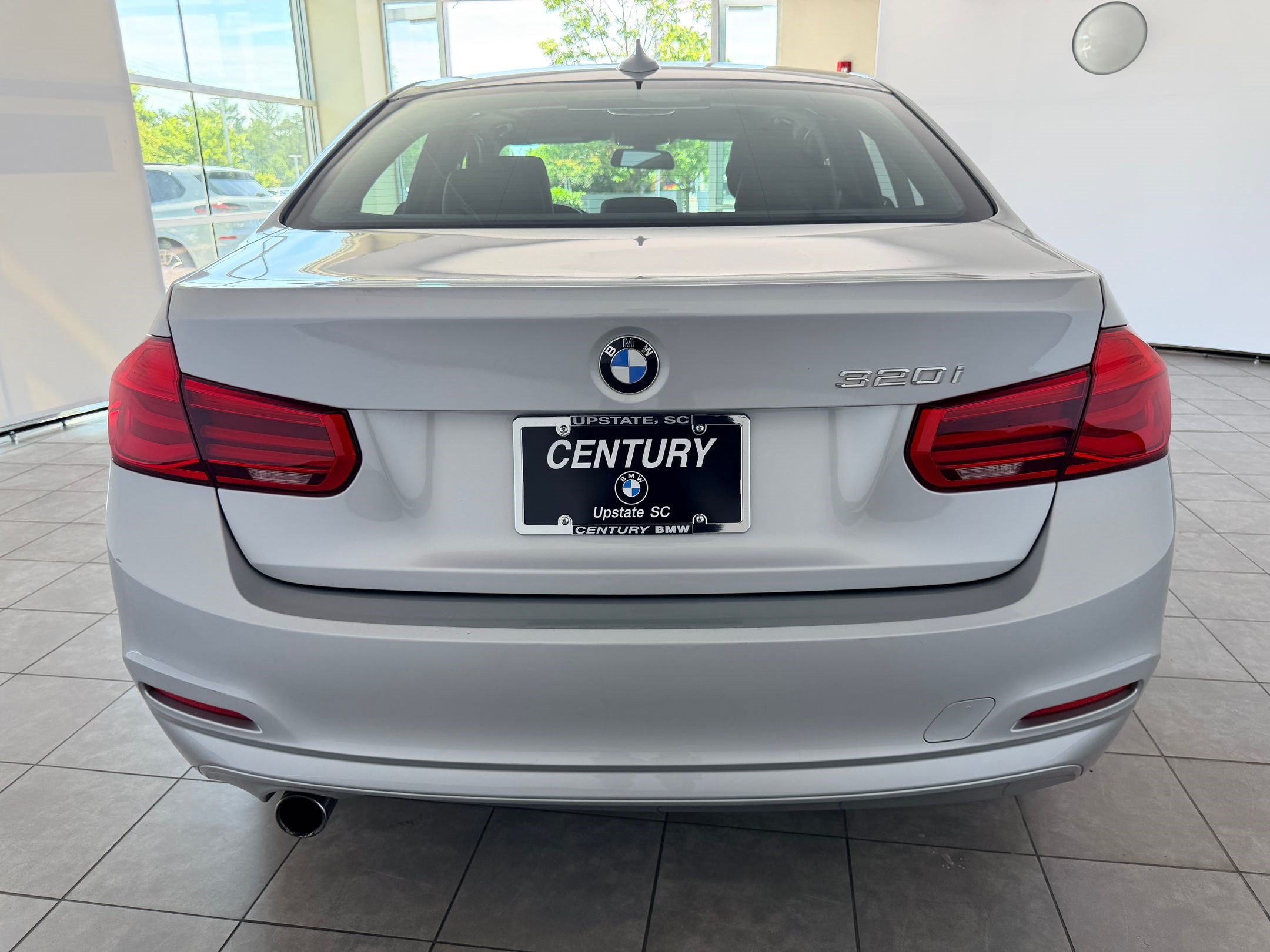 Used 2016 BMW 320i Sedan RWD image 10