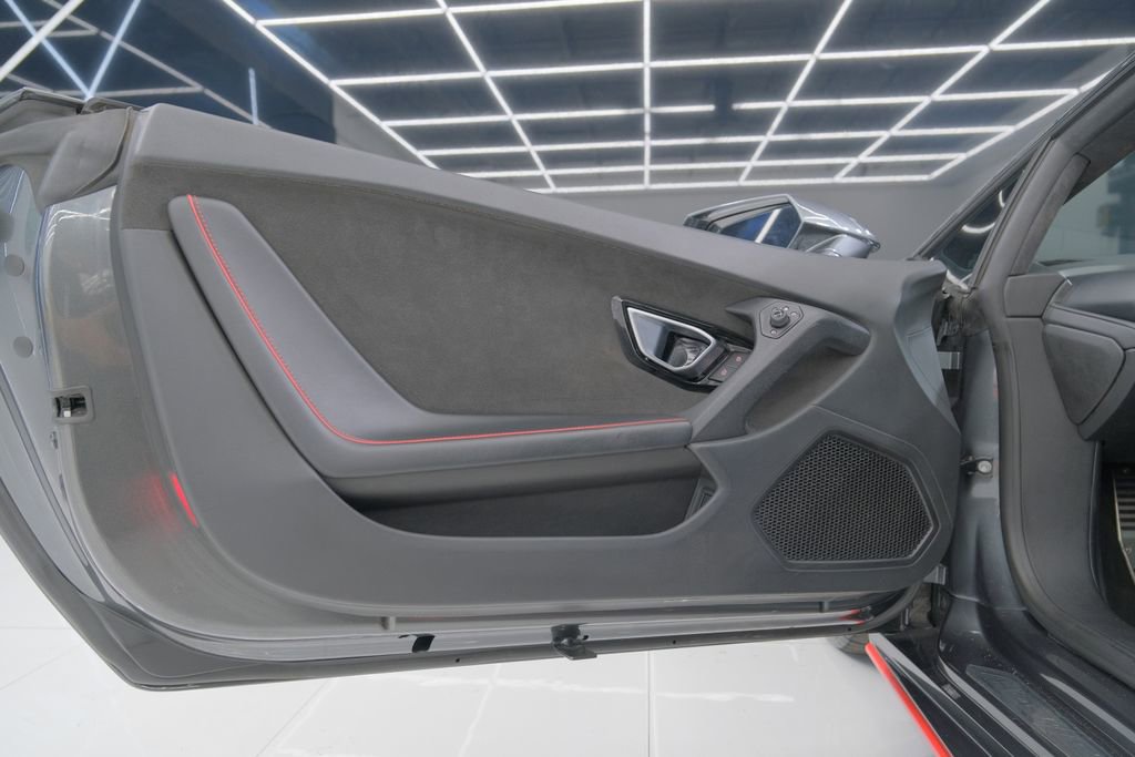 Used 2021 Lamborghini Huracan EVO image 41