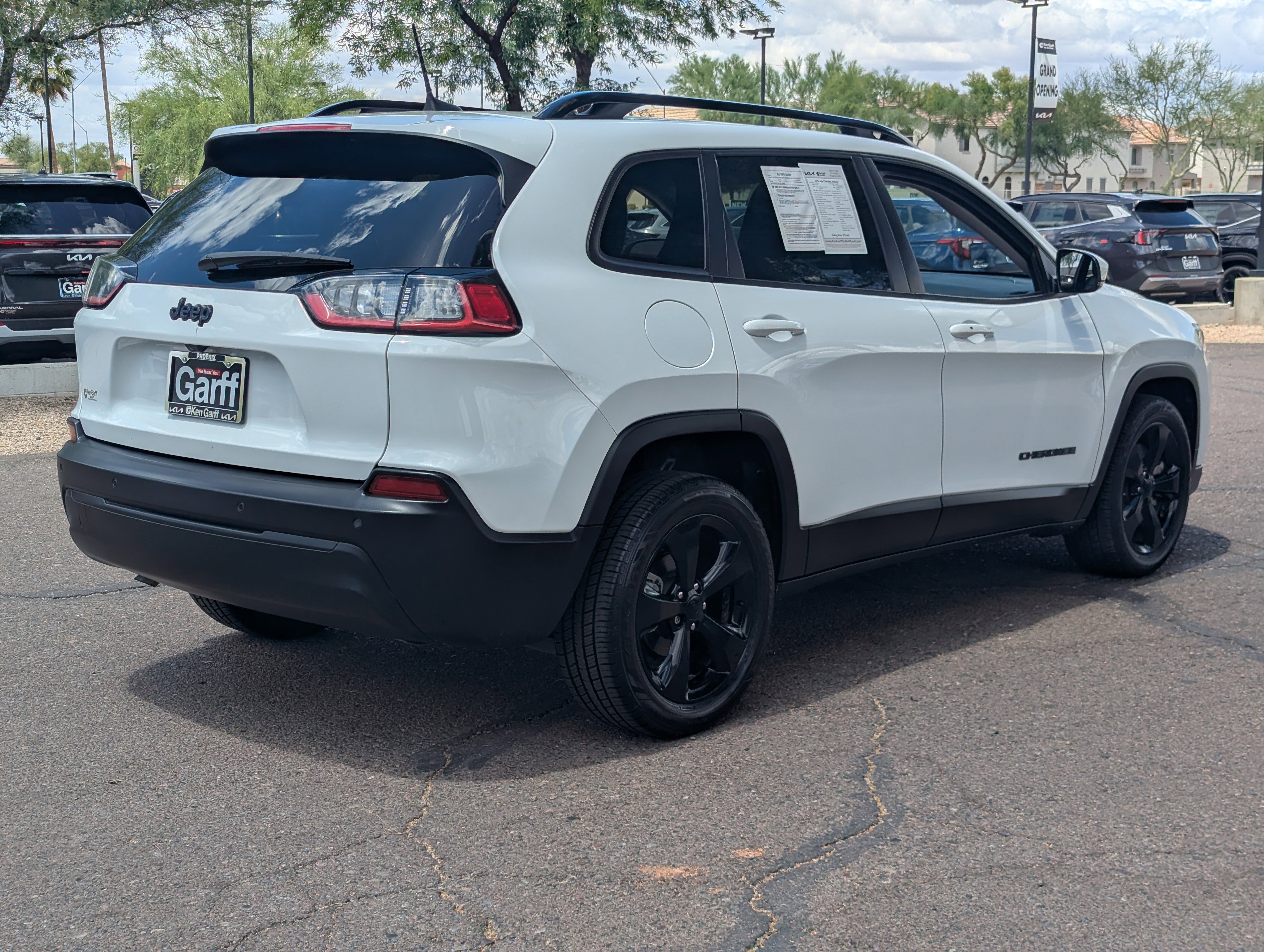 Used 2019 Jeep Cherokee Latitude Plus FWD image 3