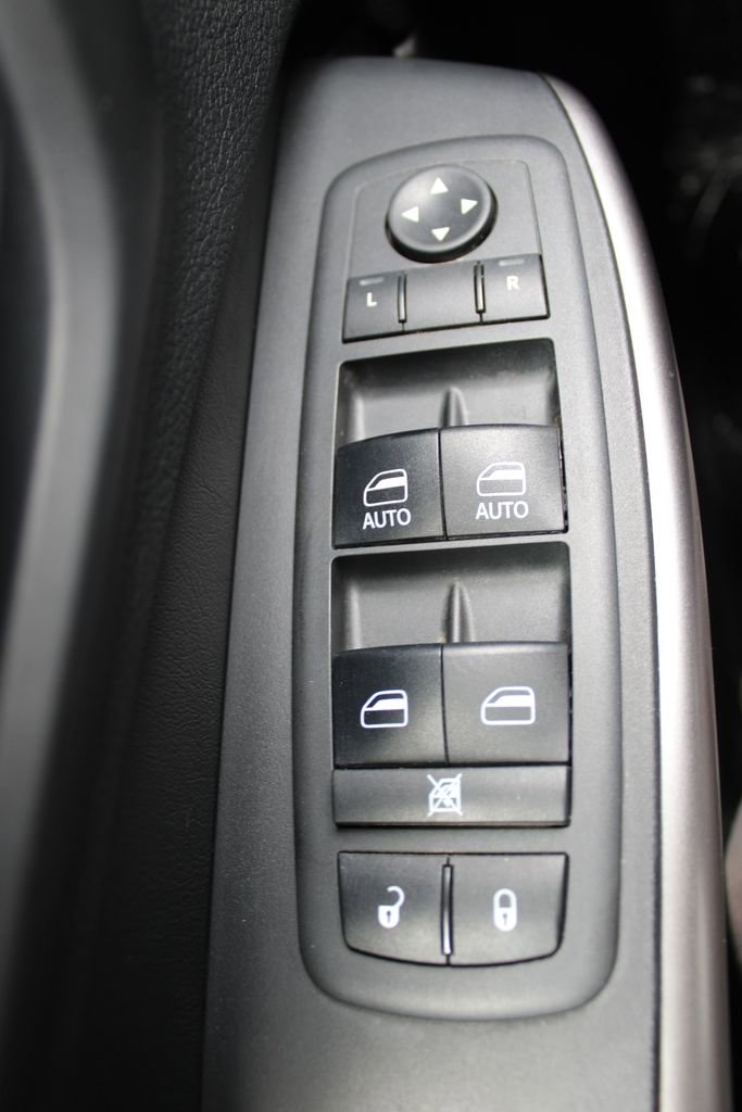 Used 2019 Jeep Cherokee Latitude Plus w/ Comfort/Convenience Group AWD/4WD image 22