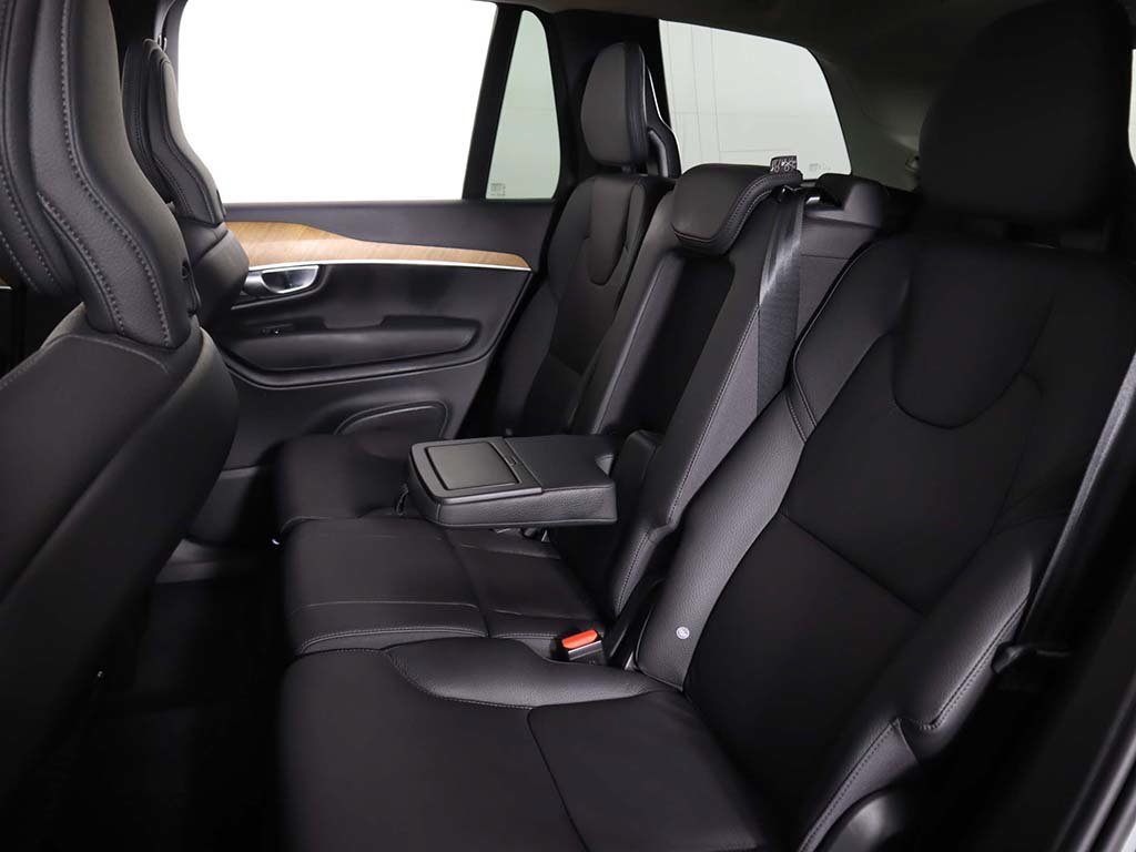 Used 2025 Volvo XC90 B6 Plus w/ Protection Package Premier AWD/4WD image 37