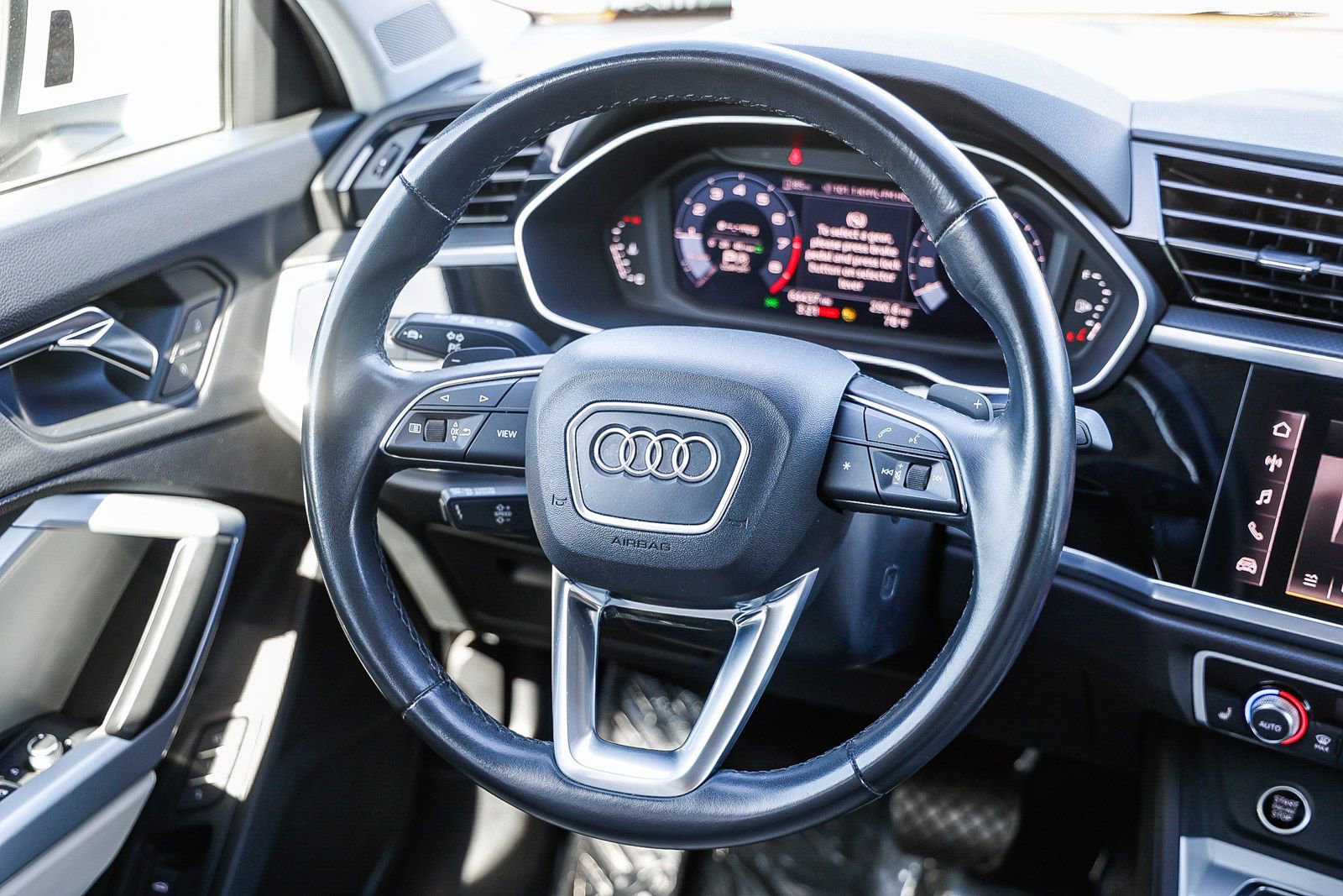 Used 2023 Audi Q3 2.0T Premium image 13